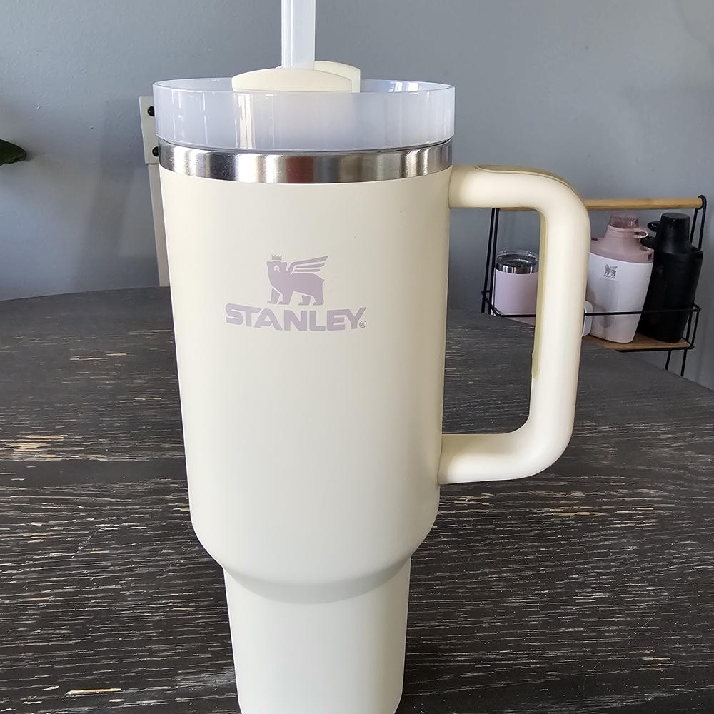 Stanley Cream Tumbler with Handle 40oz